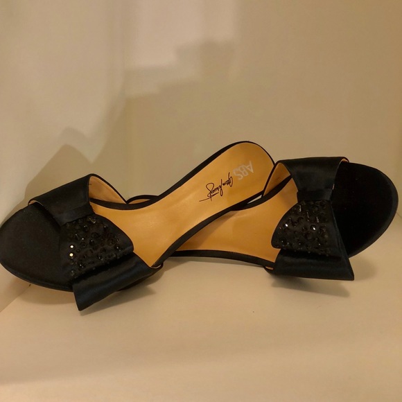 ๐๐ปABS Black Satin Stud 4โ size 8 Kitten Heel - Picture 4 of 5